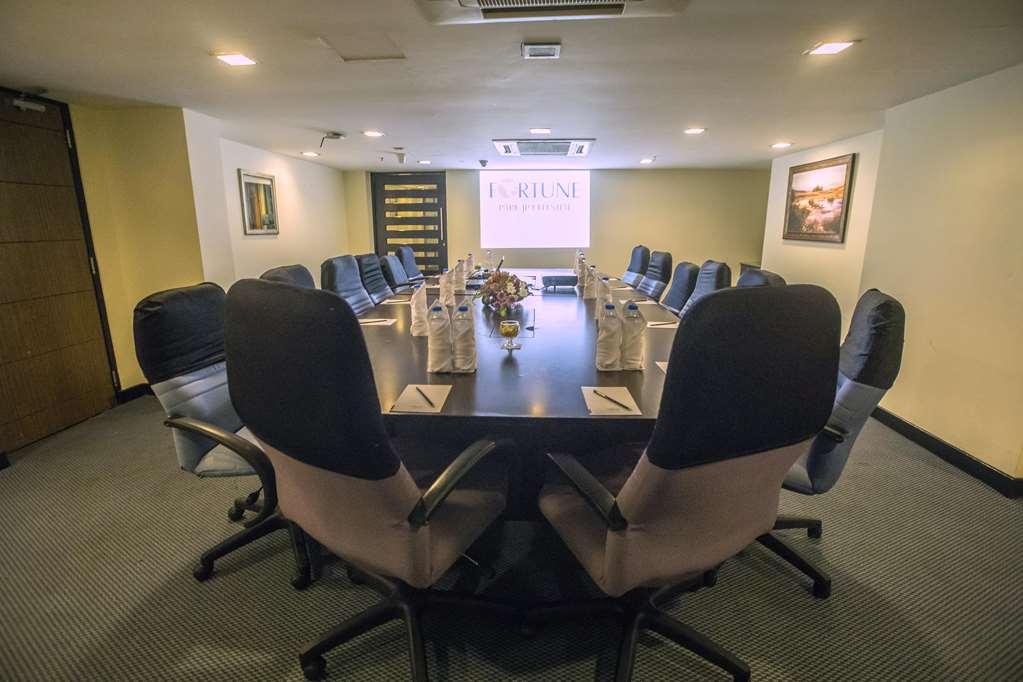 塞里斯蒂尔褔特公园酒店 - Itc酒店集团成员－班加罗尔 餐厅 照片